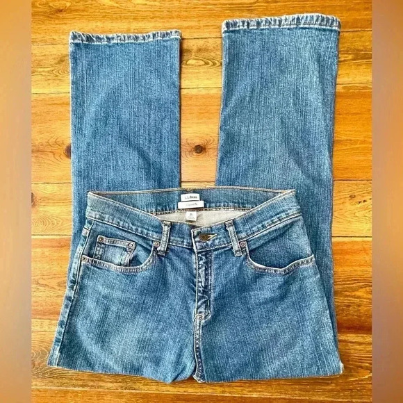 LL bean | Classic Fit Jeans | Women’s Petite 10 - Picture 1 of 2